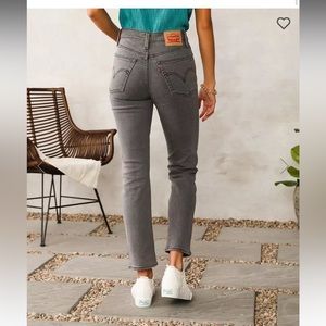 Levi’s | Wedgie Straight Jean | Gray